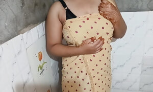 Warm And super-sexy Bhabhi In shower flick