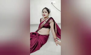 Indian mature BENGALI BAHU Get in Her cock-squeezing by senior Sasur Ji during daytime ( Hindi Audio )