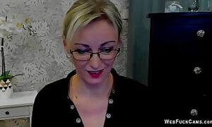 German first-timer cougar LUXvanessa showing underpants on solo web cam flash